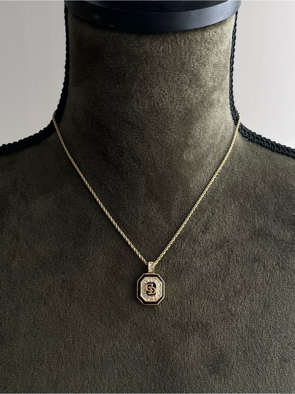 Authentic Vintage Dior CD Logo Monogram Stone Black Enamel Gold Chain Necklace - Picture 2 of 3